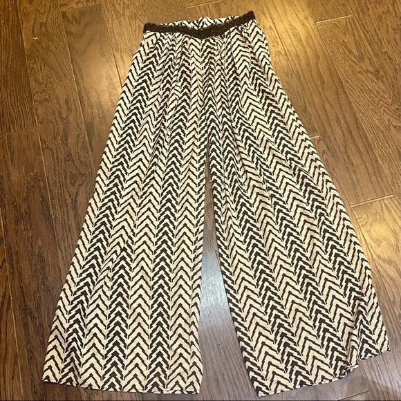 Beulah Black & White Chevron Wide Leg Pants Med.